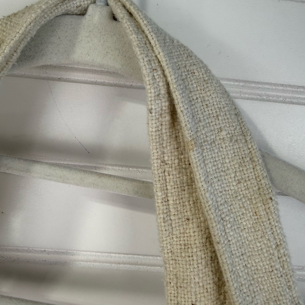 Handcrafted boho hippy Cream burlap Tote Bag with quilted Floral Appliqué. - Picture 4 of 7